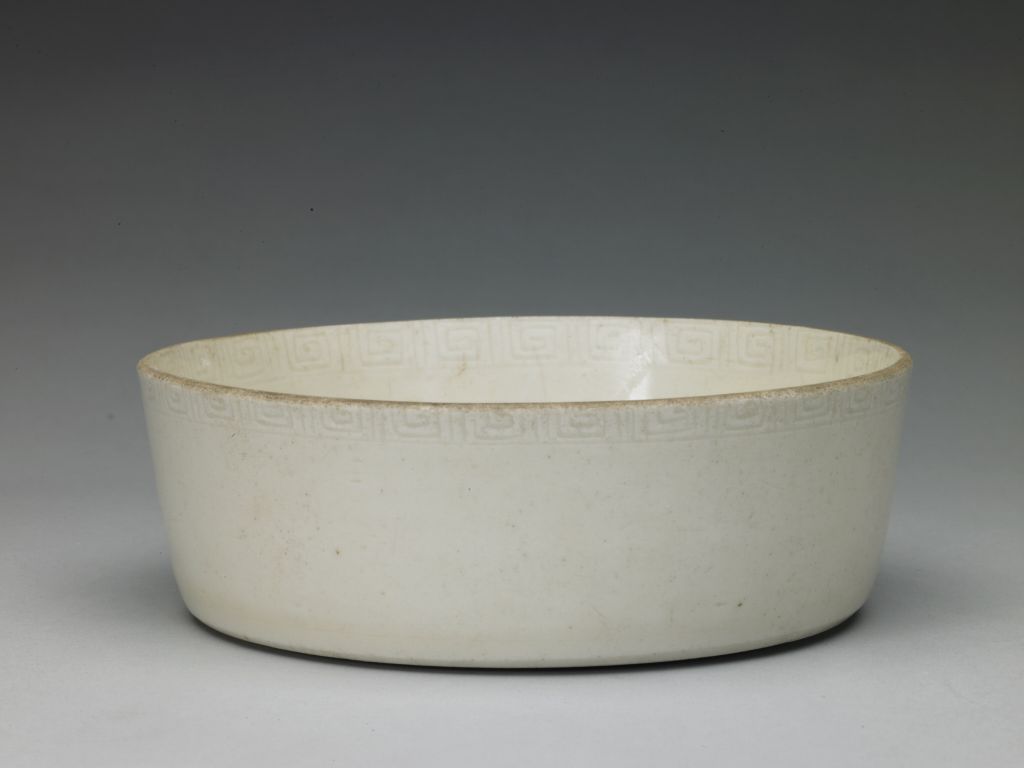 图片[1]-Ding Kiln White Glaze Engraved Flower Pan Chi Pattern Wash-China Archive